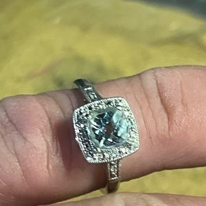10 k white gold diamond chip ring very beautiful ring
